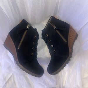 Dr. Scholls black wedge bootie size 7